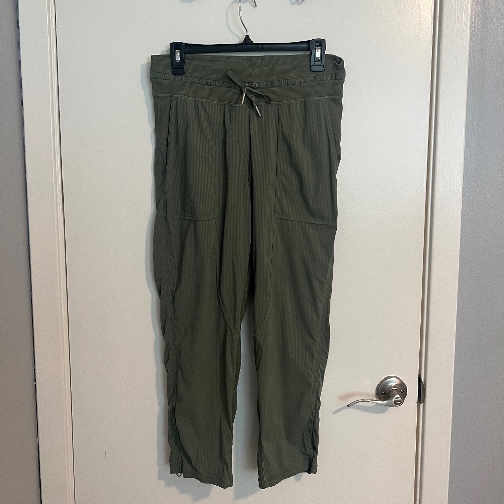 Lululemon green dance studio joggers size 6